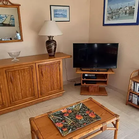 Spacieux T3 Avec Terrasse Ensoleillee Et Parking - Fr-1-494-211 Lejlighed Royan