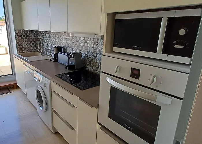 Apartment Spacieux T3 Avec Terrasse Ensoleillee Et Parking - Fr-1-494-211