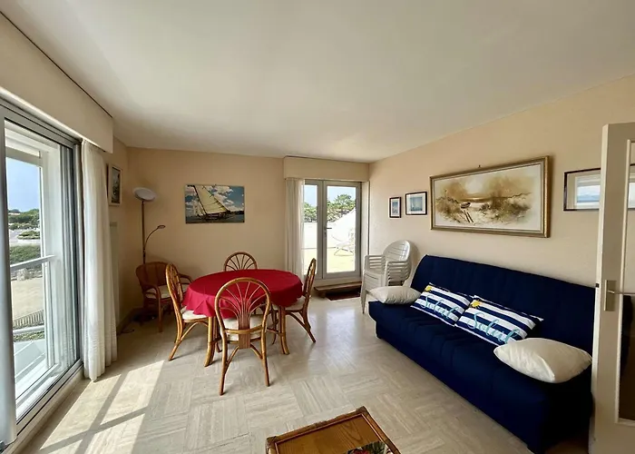 Spacieux T3 Avec Terrasse Ensoleillee Et Parking - Fr-1-494-211 * Royan